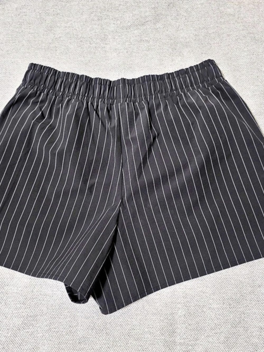 Alo Boxer Shorts Striped Athletic Shorts in Black & Gray Like New - Picture 4 of 8